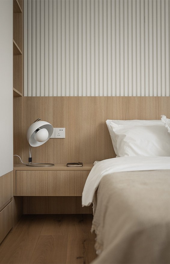 bed & bedside table